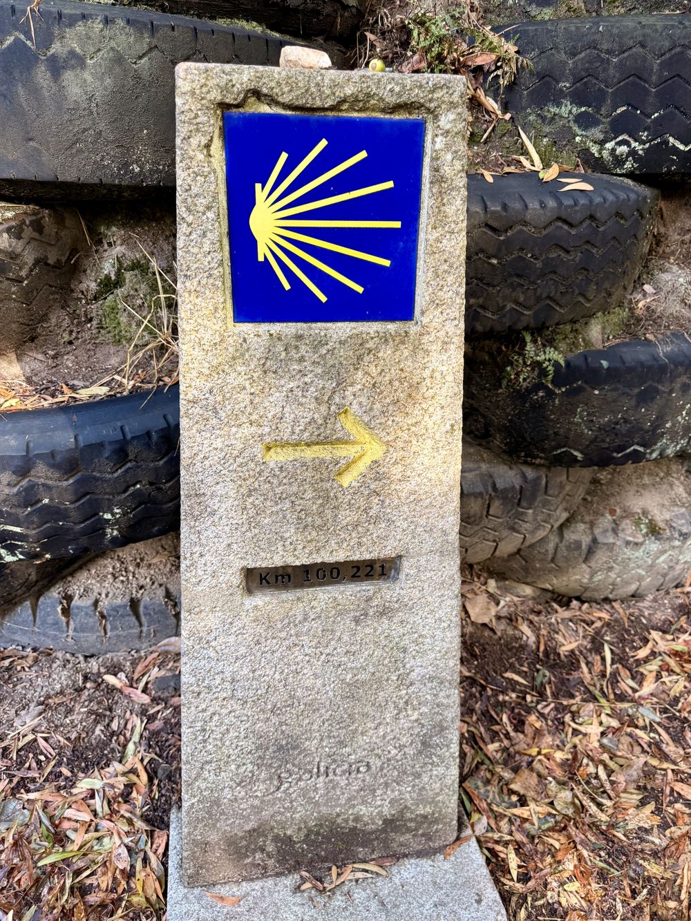 Camino de Santiago waymarker, Km 100